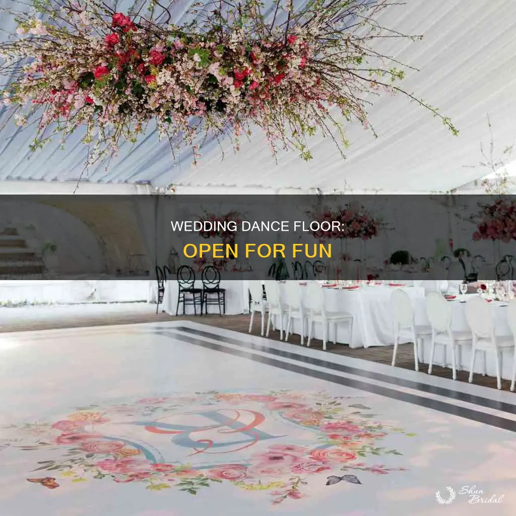 how long is the dance floor open at a wedding