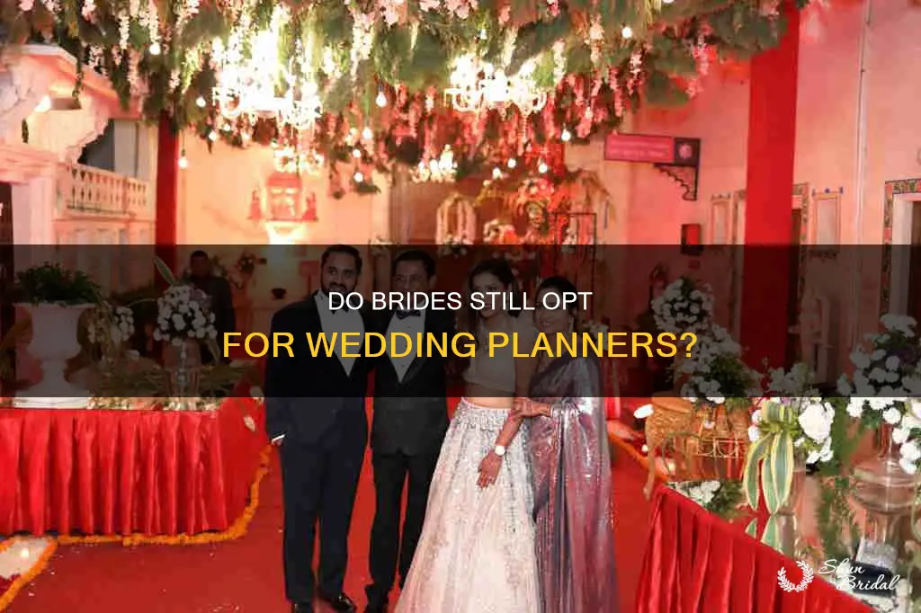 how many brides use wedding planners