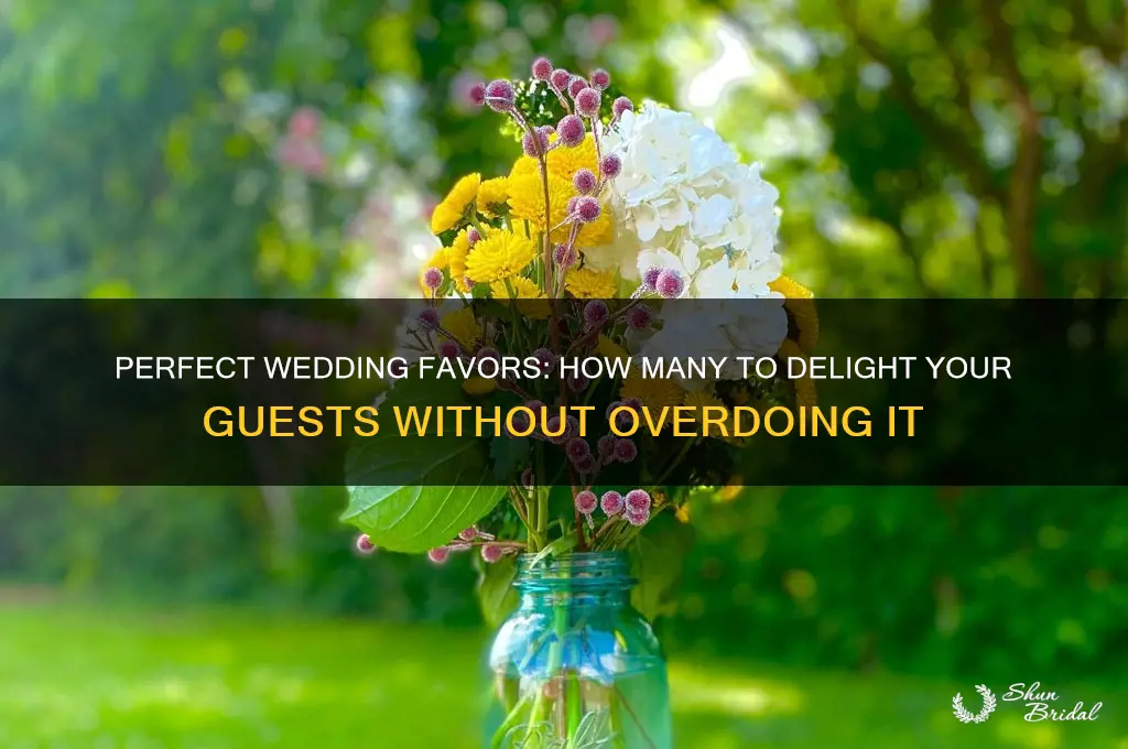how many favors should I have at wedding