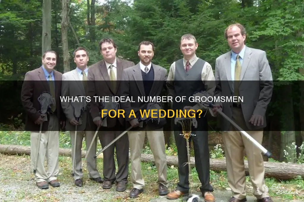 how many groomsman is normal