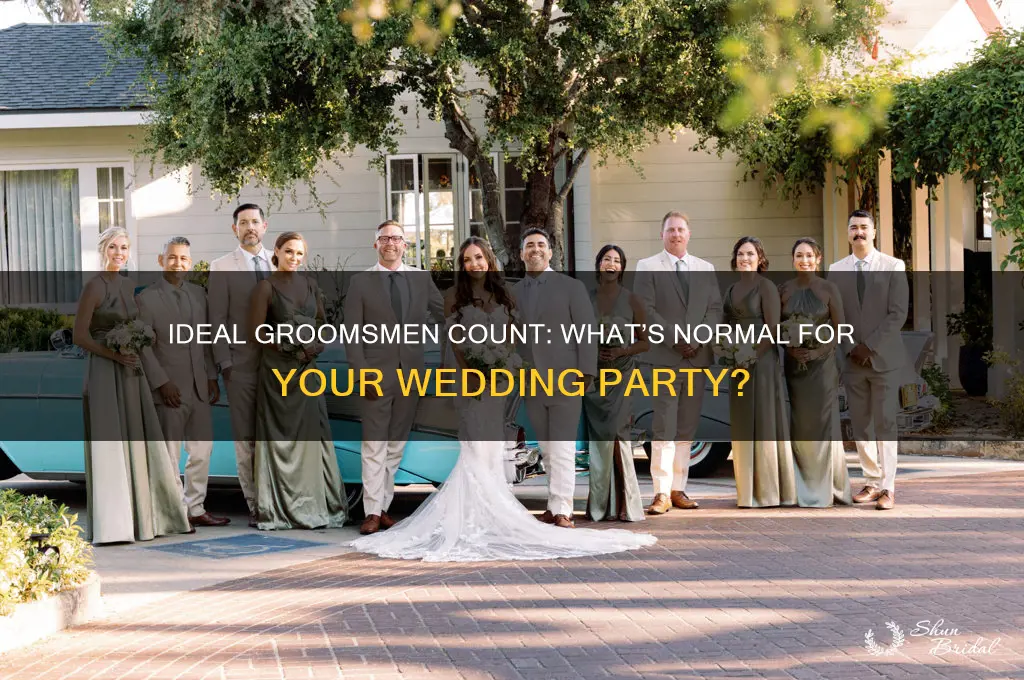how many groomsmen is normal