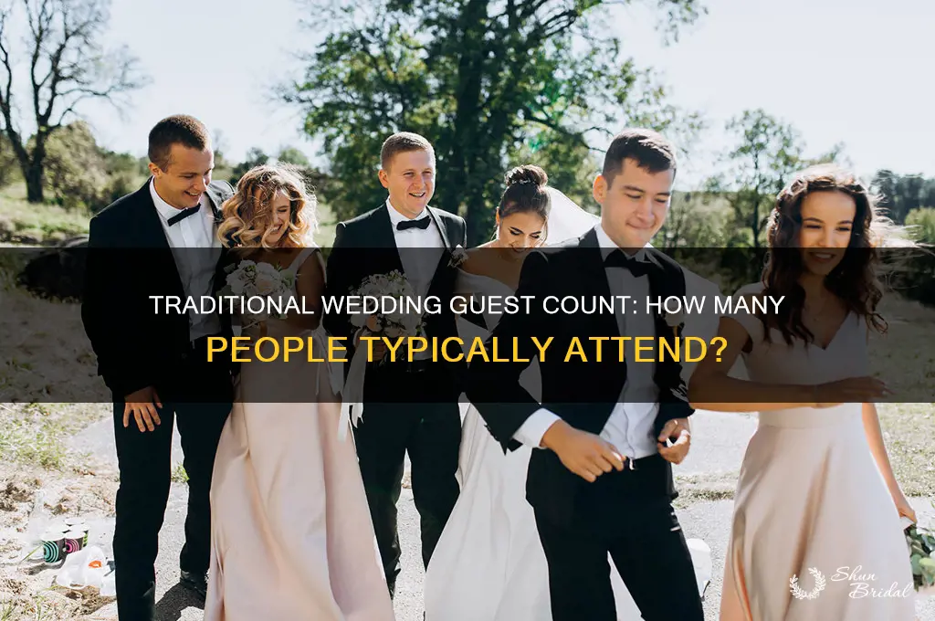 how many people do a traditional wedding