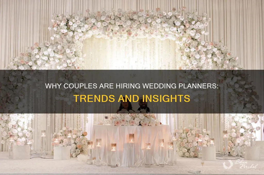 how many people hire a wedding planner