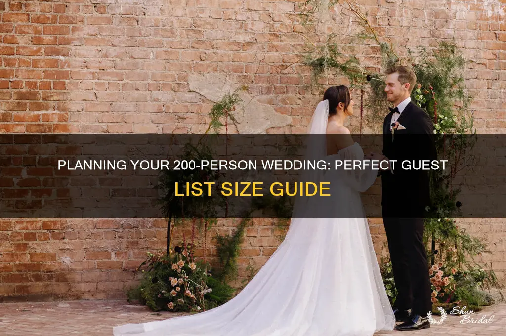 how many people to 200 person wedding