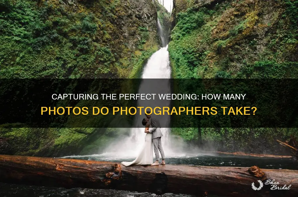 how many pics do photorgrapher take for a wedding