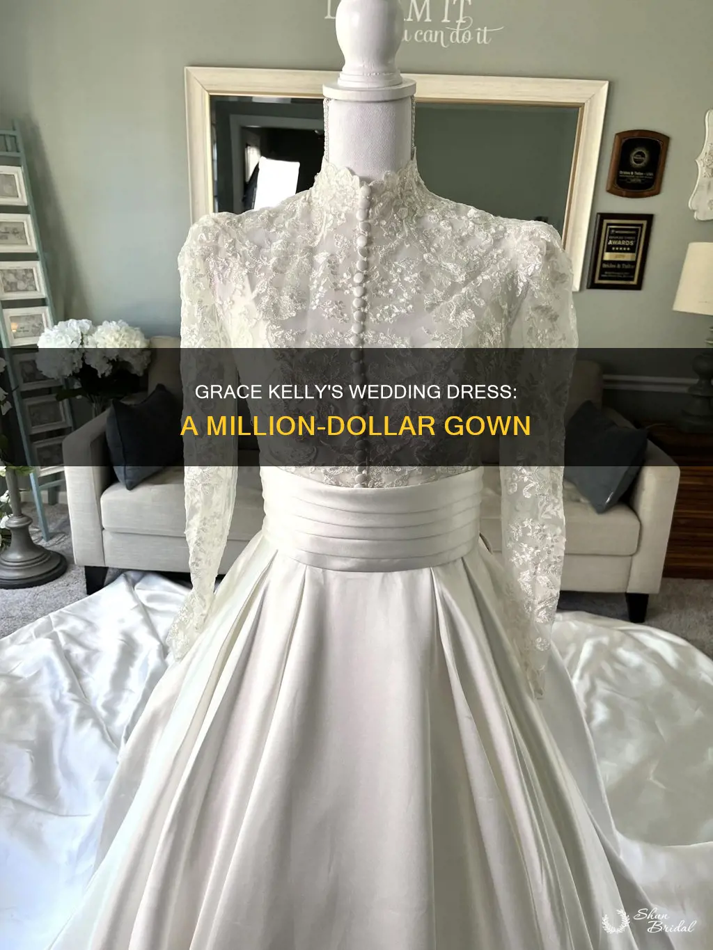 how much did grace kelly wedding dress cost