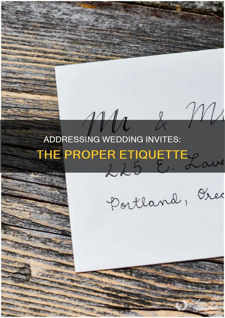 how to address wedding invitatioons