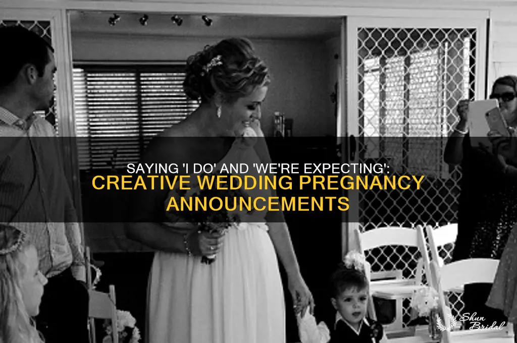 how to announce a pregnancy at your wedding
