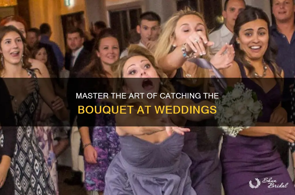 how to catch the bouquet at a wedding