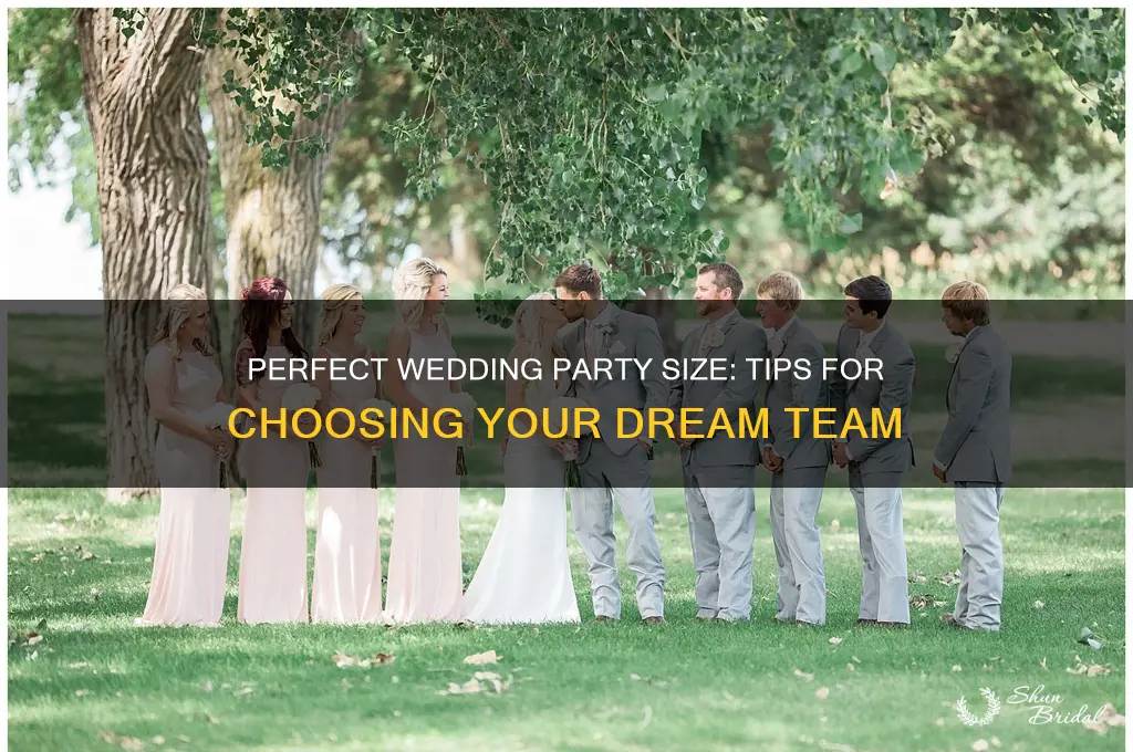 how to choose wedding party size