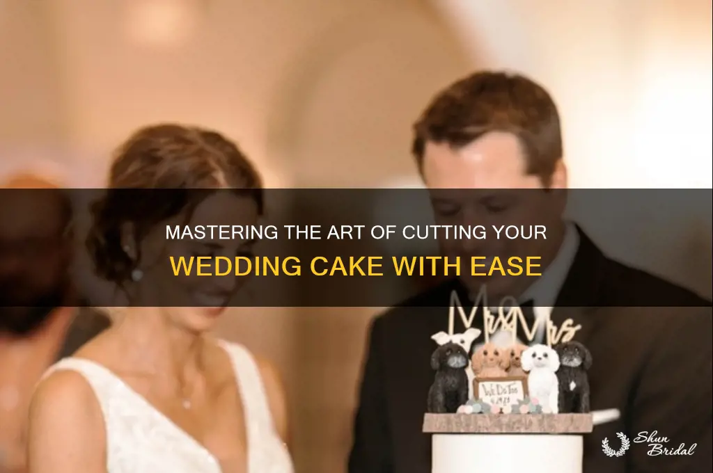 how to cut a wedding cate