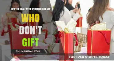 Handling Wedding Guests Who Don’t Gift: Graceful Tips for Every Couple