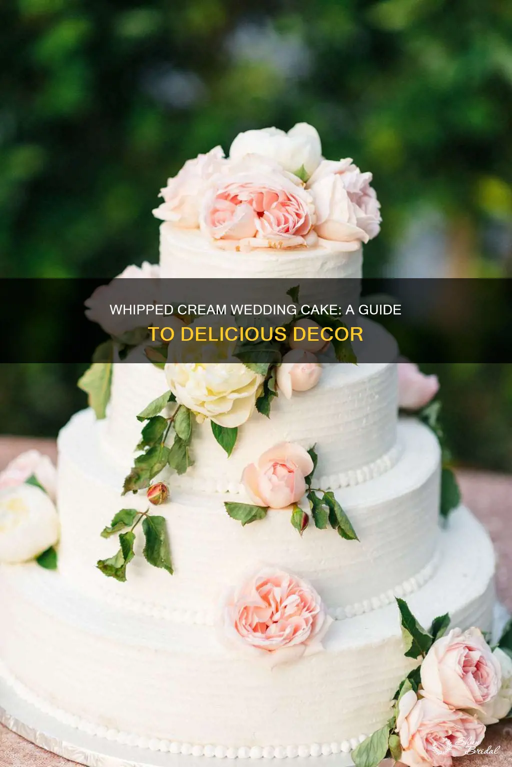 how to decorate wedding cake with whipped cream