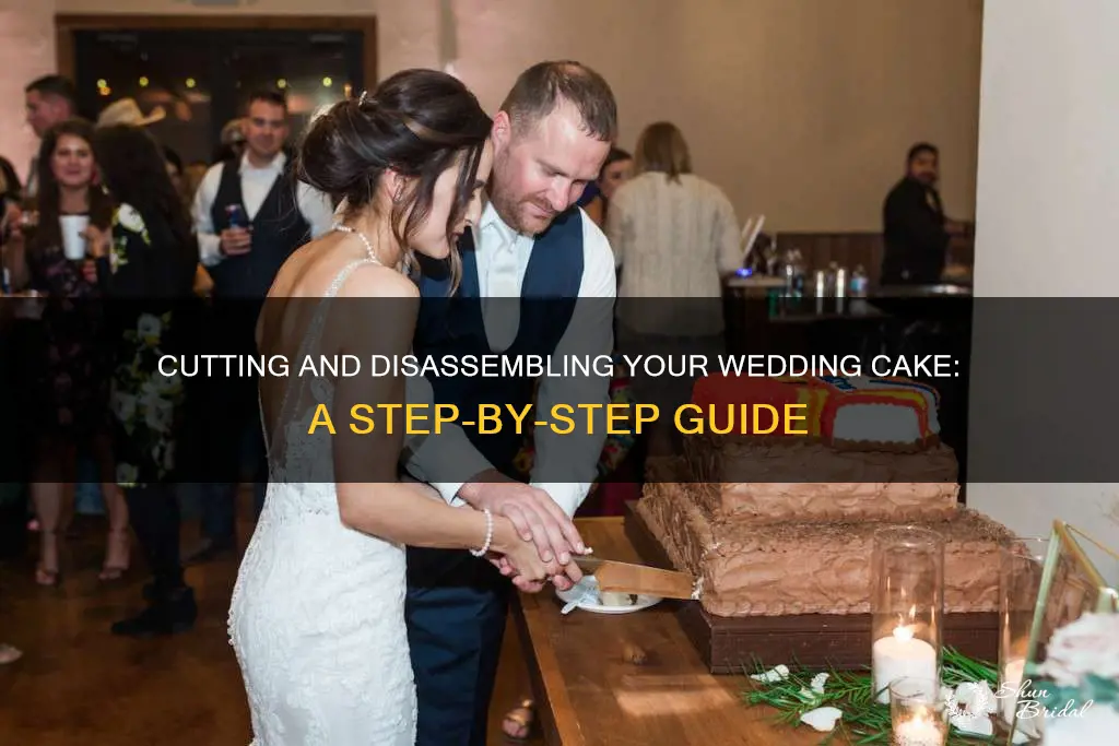 how to disassemble and cut a wedding cake