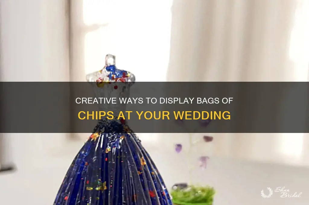 how to display bags of chips at a wedding