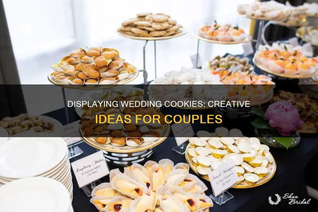 how to display cookies at a wedding