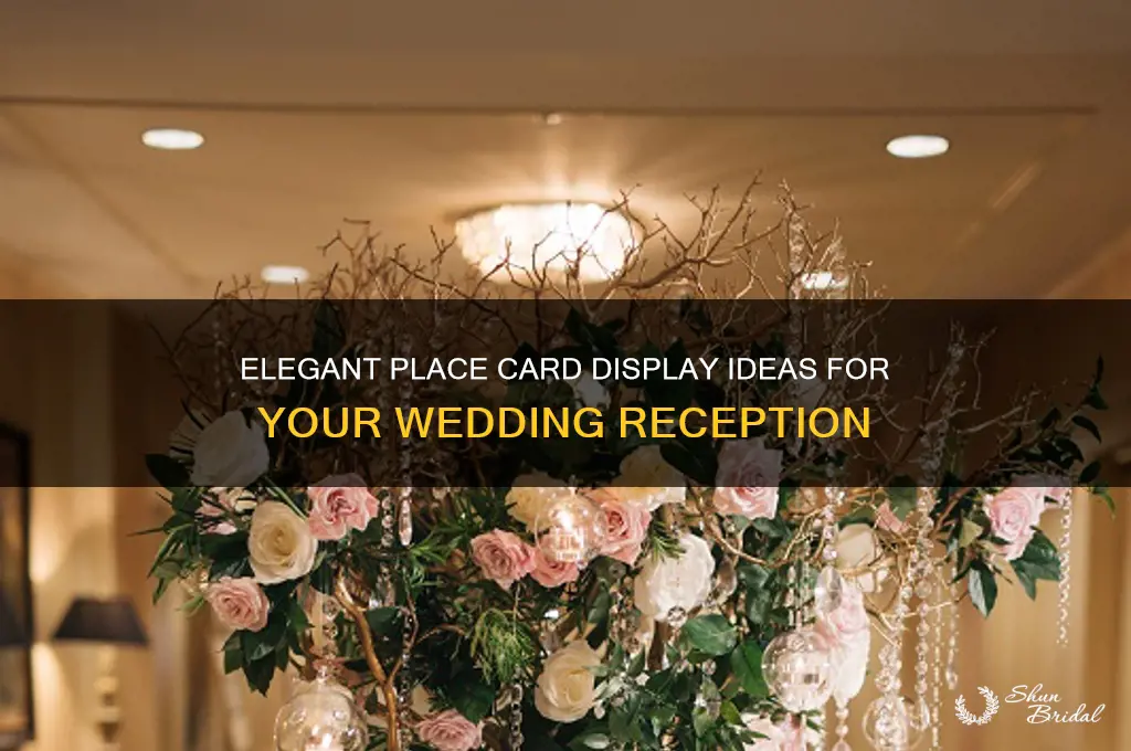 how to display place cards at a wedding