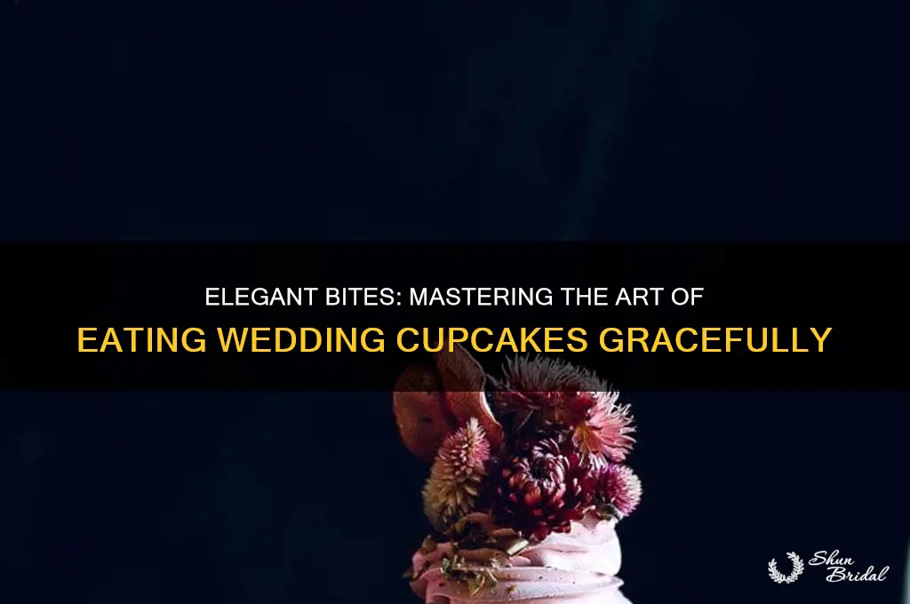 how to eat a wedding cupcake