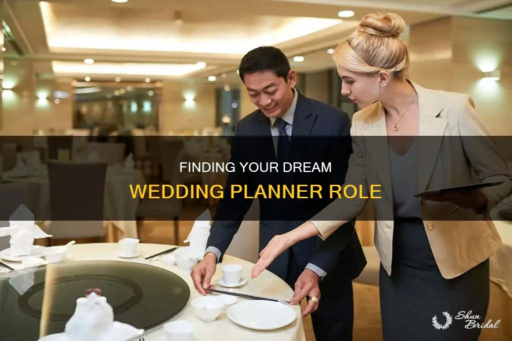 how to find a wedding planner job