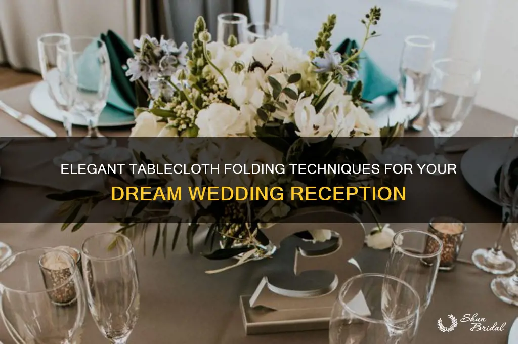 how to fold tablecloths for wedding