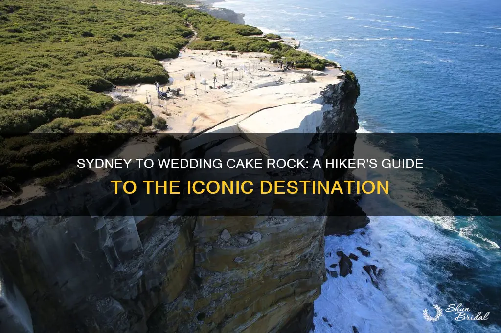 how to get to wedding cake rock from sydney