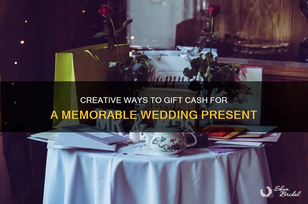 how to give cash as a wedding gift