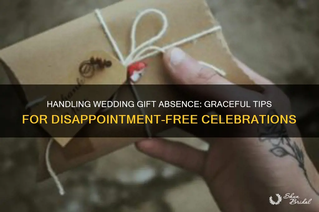 how to handle not getting gifts from wedding attendees