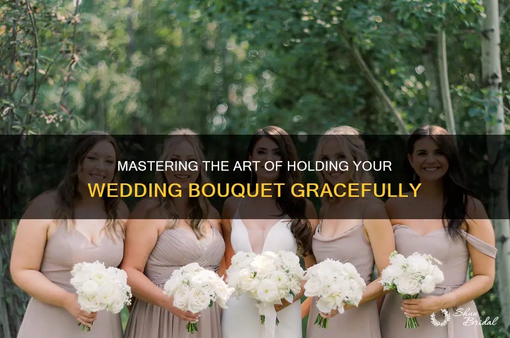 how to hold a bouquet wedding