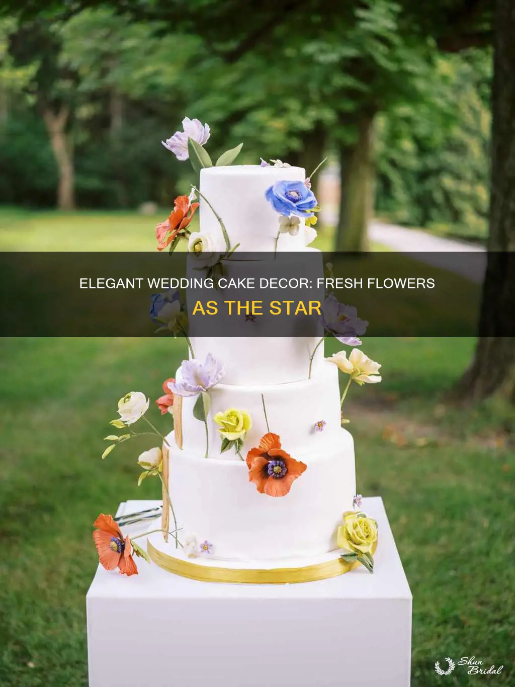 how to imcorporate fresh flowers on wedding cake