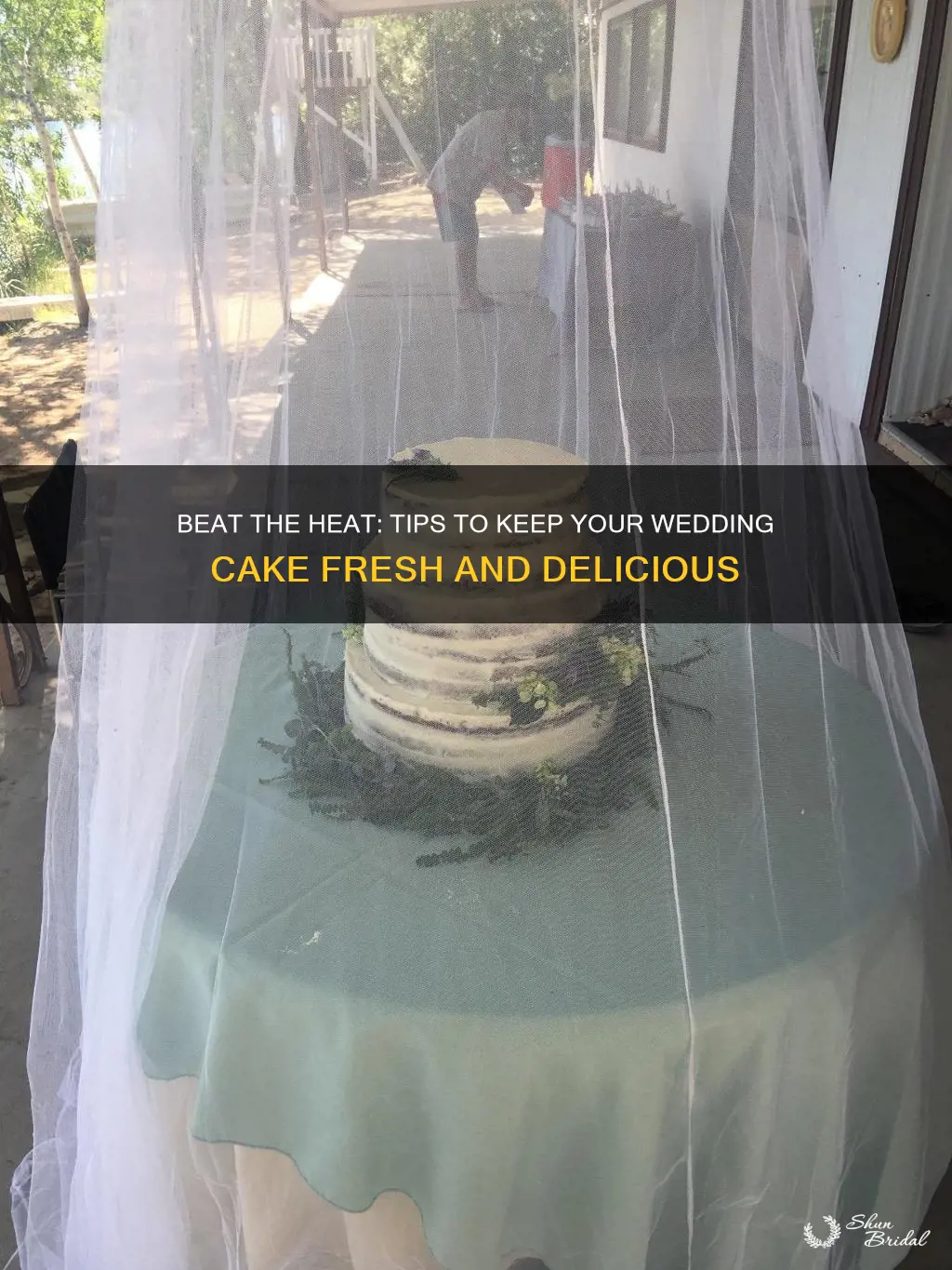 how to keep a wedding cake from melting outside