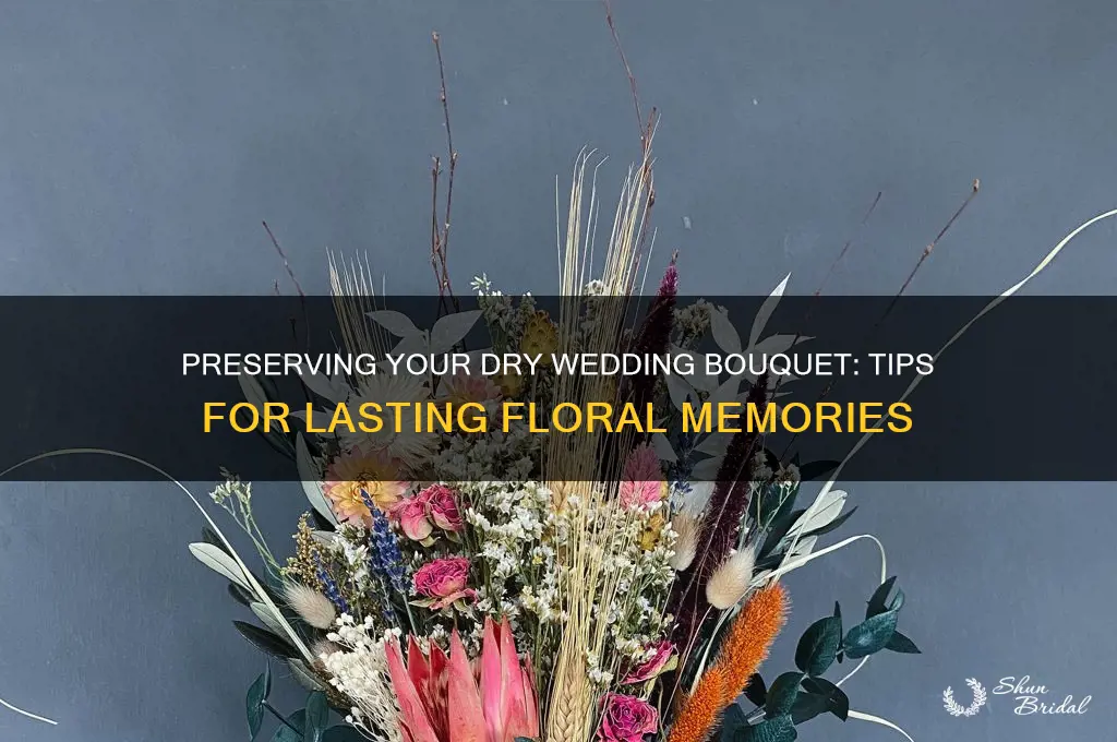 how to keep dry wedding bouquet