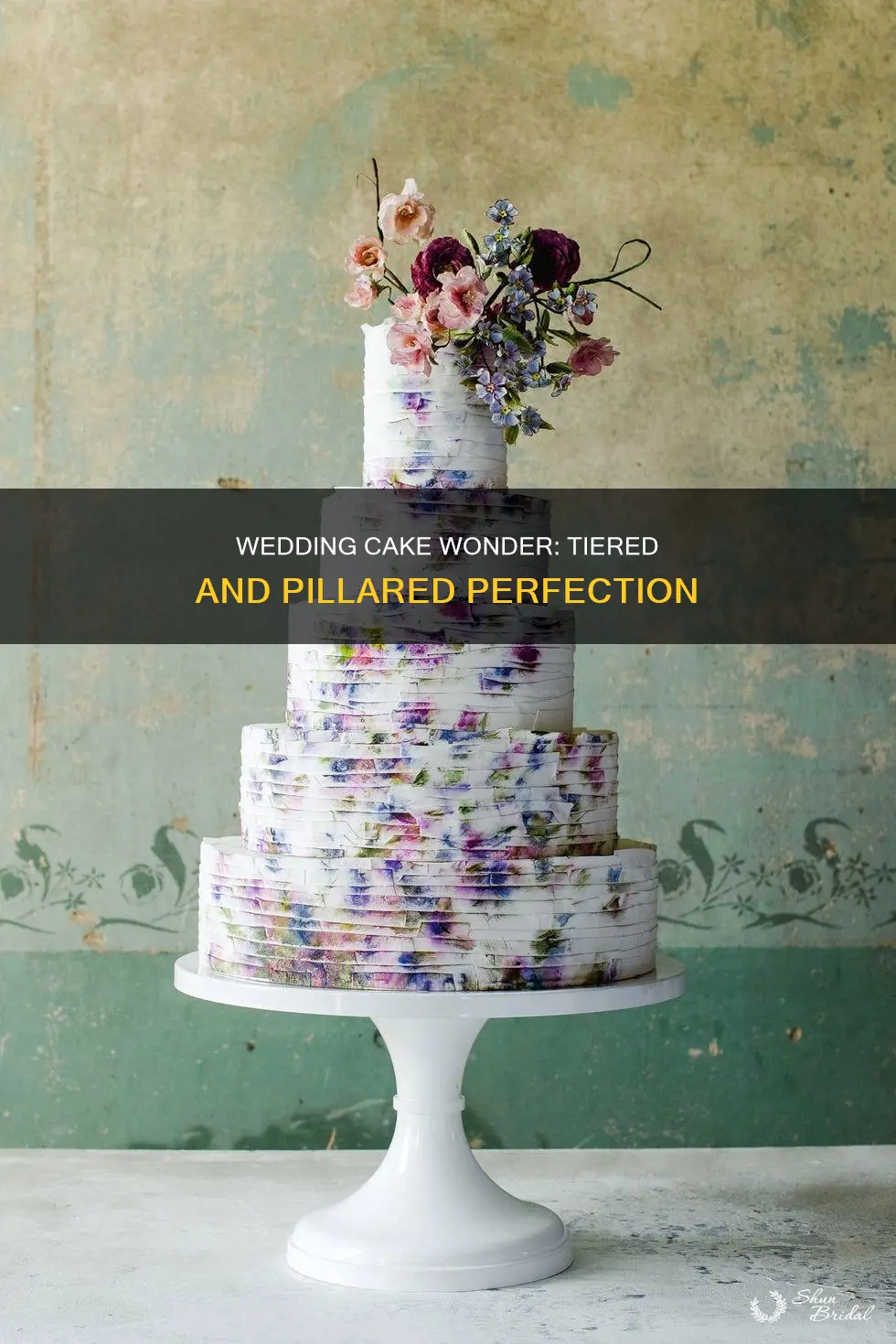 how to make a three tier wedding cake with pillars