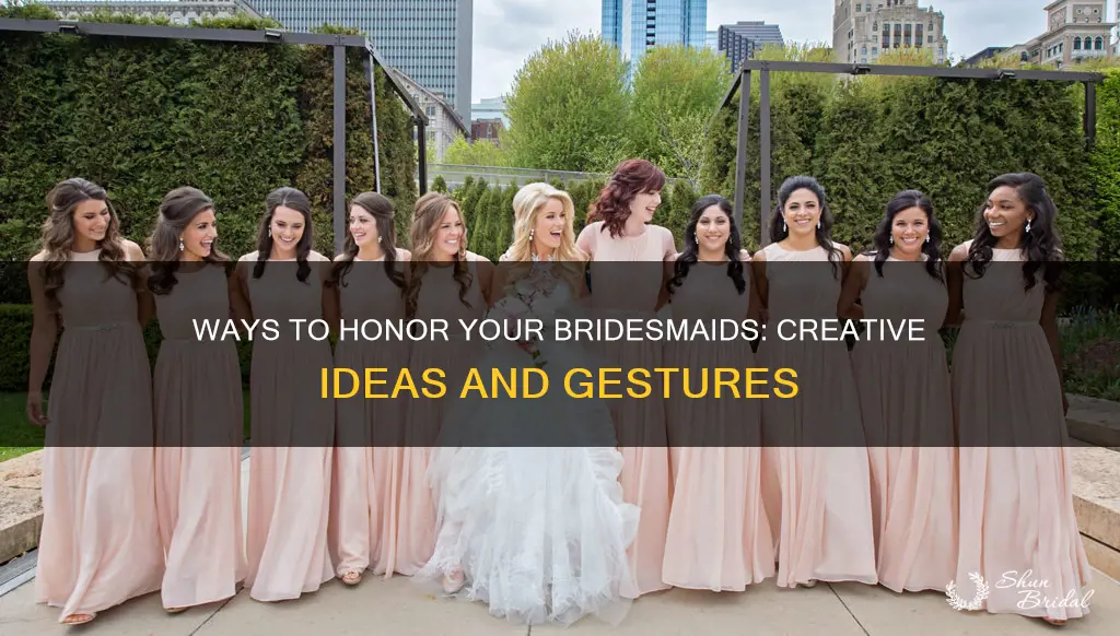 how to mwntion hounor bridesmaids in we