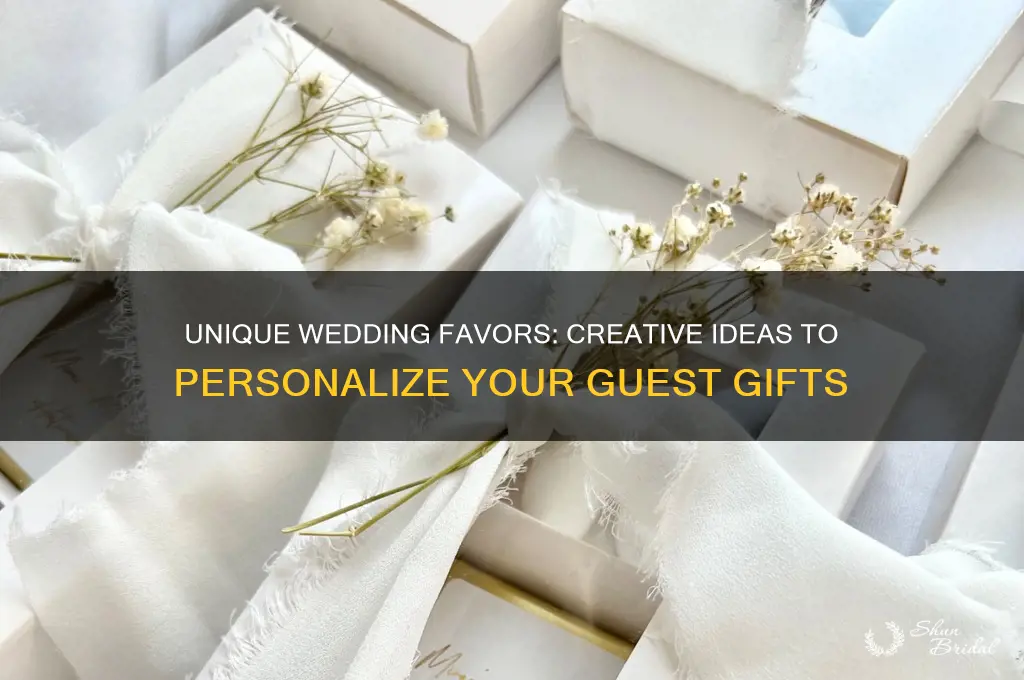 how to personalize wedding favors