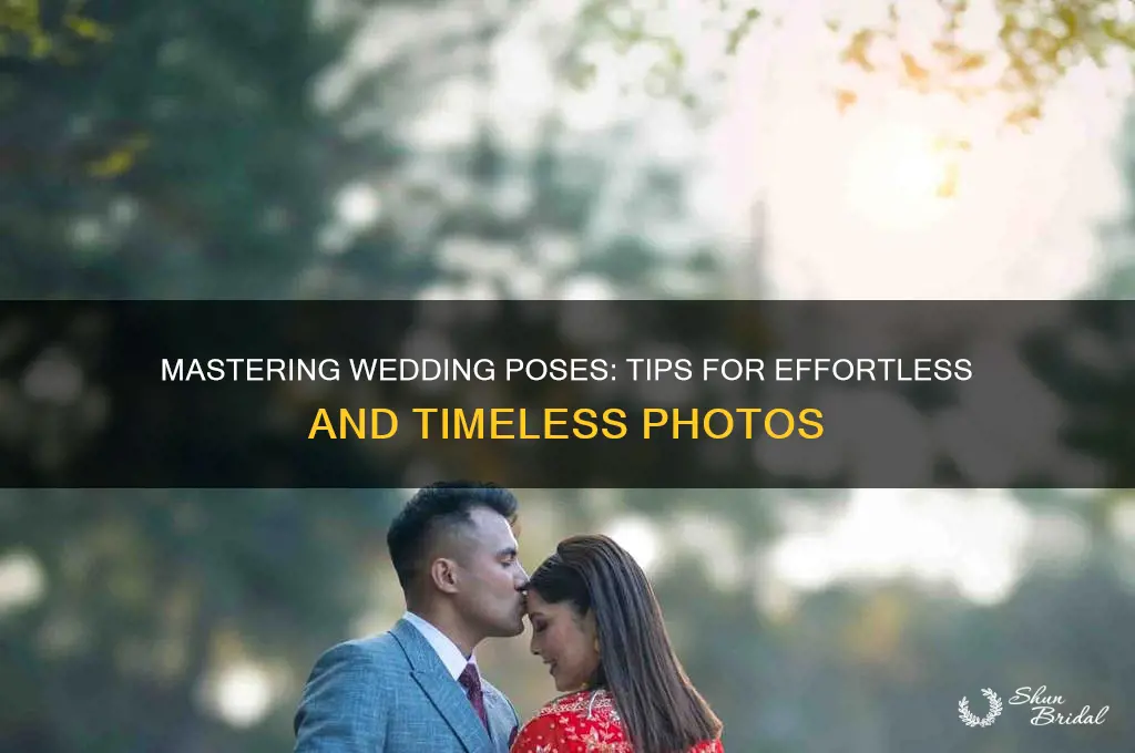 how to pose at a wedding