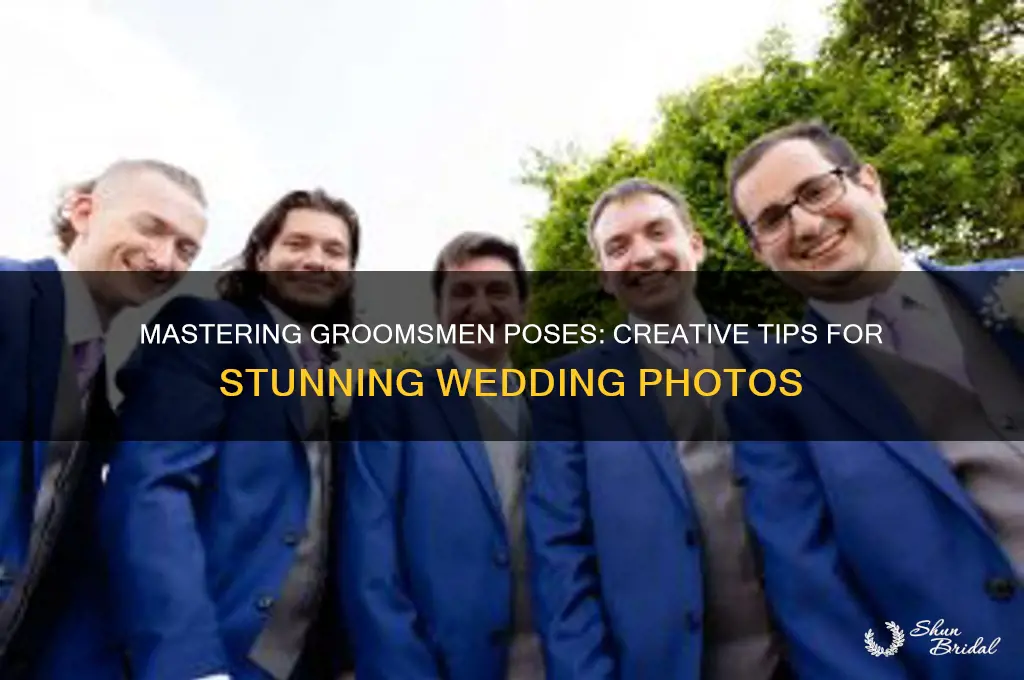 how to pose groomsmen