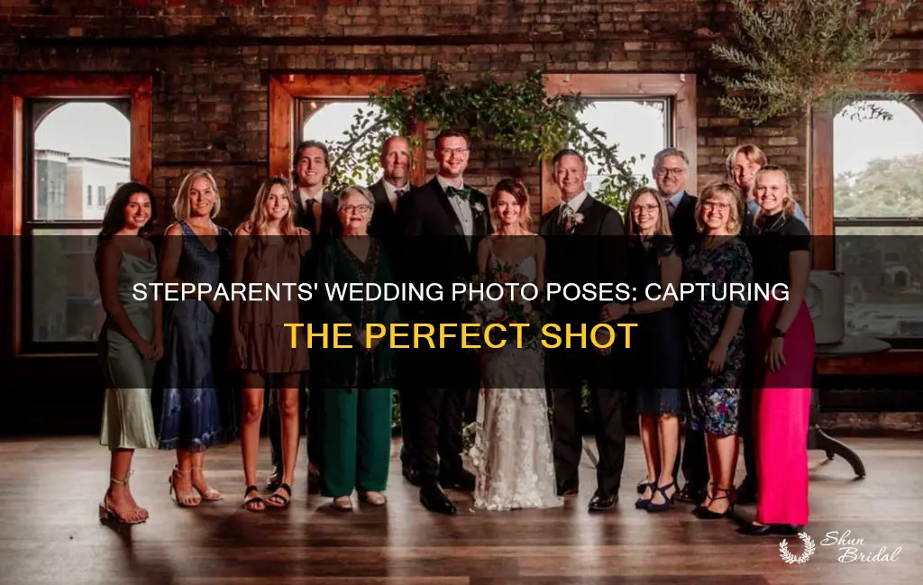 how to pose the stepparents in the wedding photo