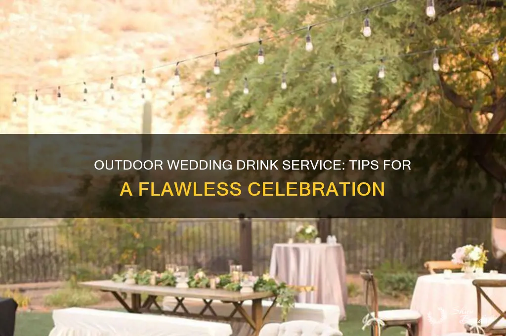 how to serve drinks at outside wedding