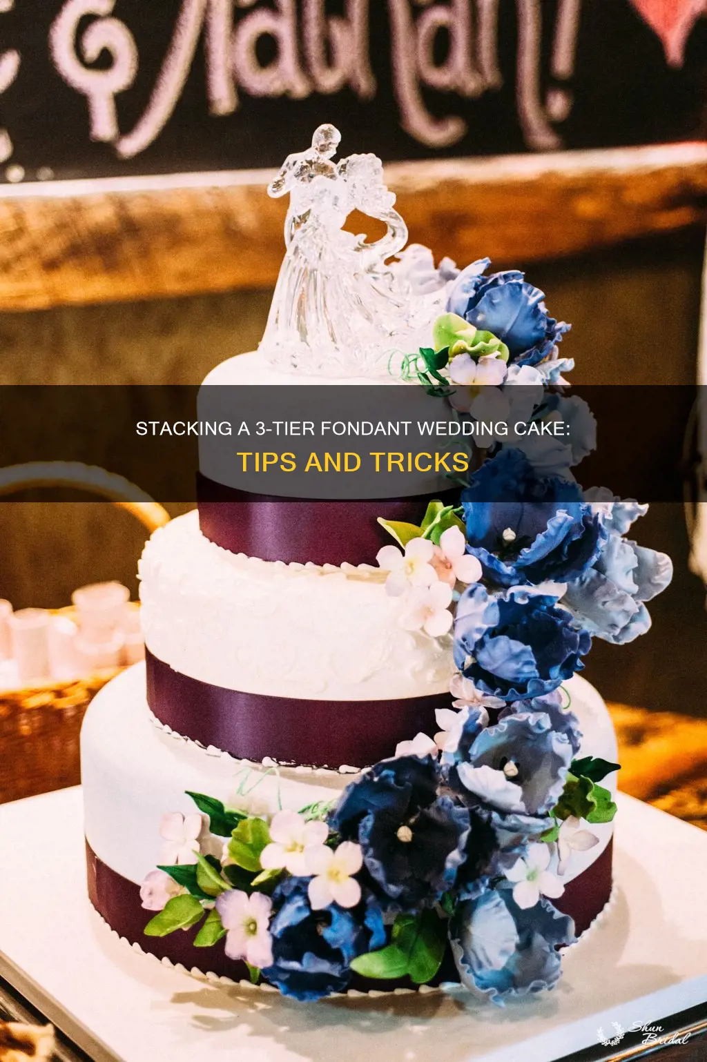 how to stack a 3 tier fondant wedding cake