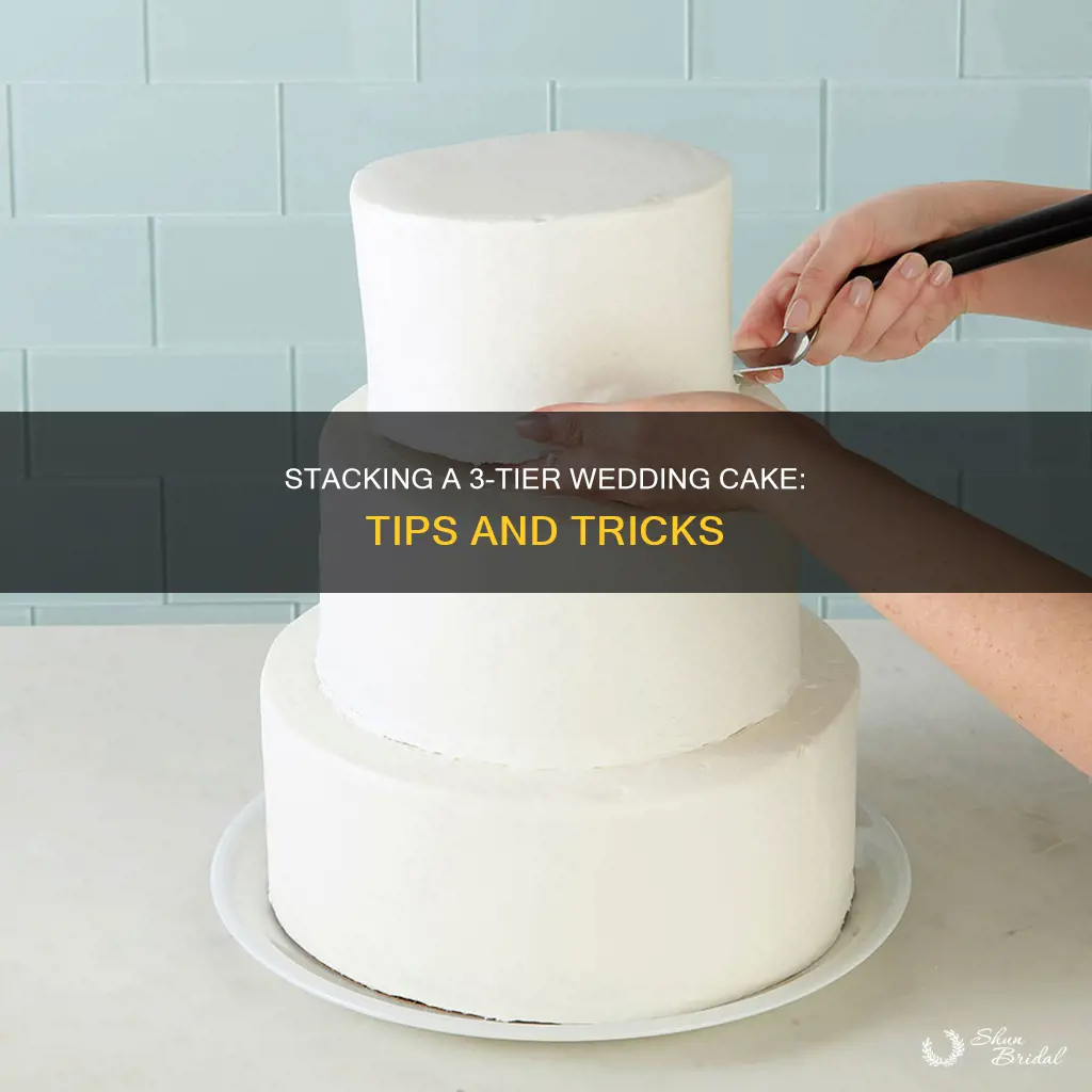 how to stack a 3 tier sponge wedding cake