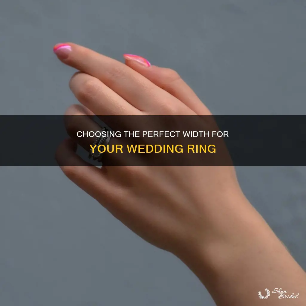 how wide should a ladies wedding ring be