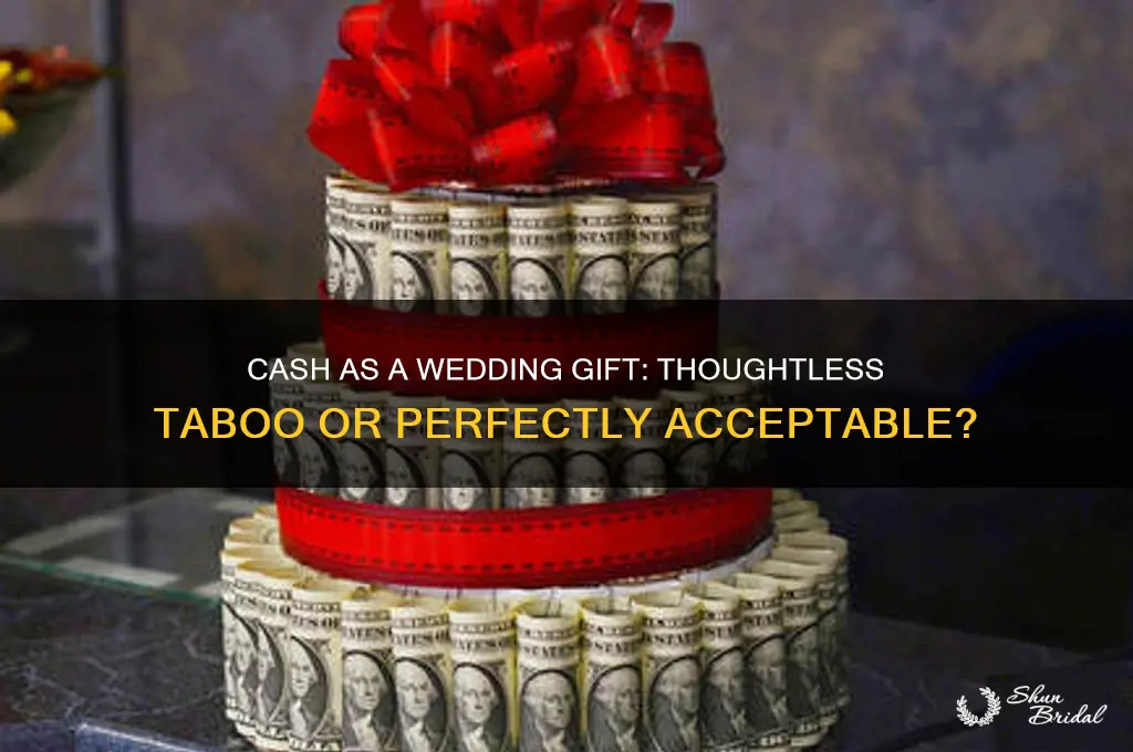 is it acceptable to give cash as a wedding gift