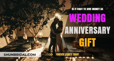 Is Cash an Acceptable Wedding Anniversary Gift? Pros and Cons