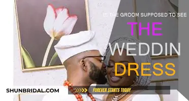 The Wedding Dress: Should Grooms See Beforehand?