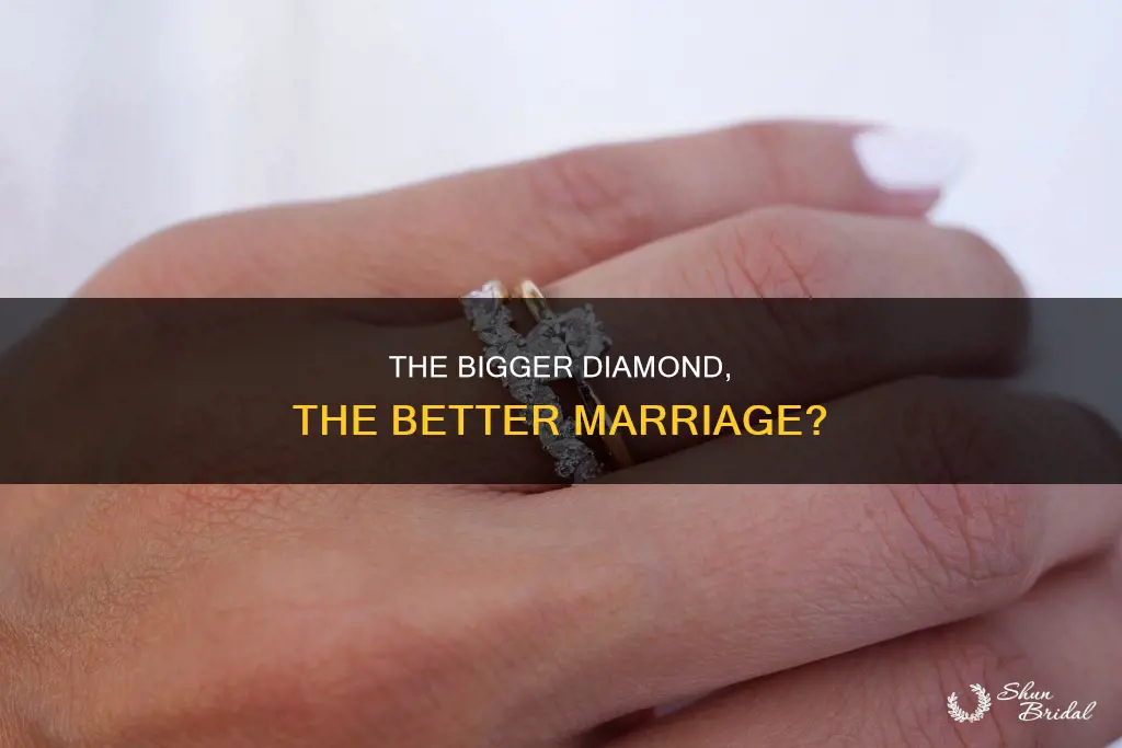 is the wedding ring supposed to have a huge diamond