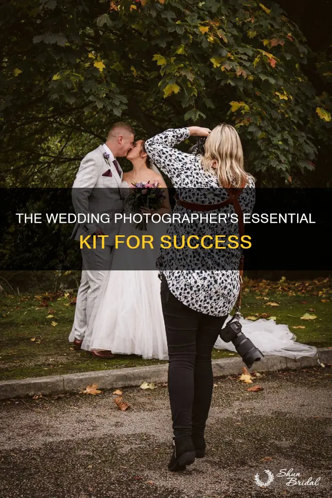 must haves for wedding photographer