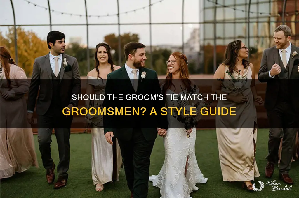 should groom tie match groomsmen