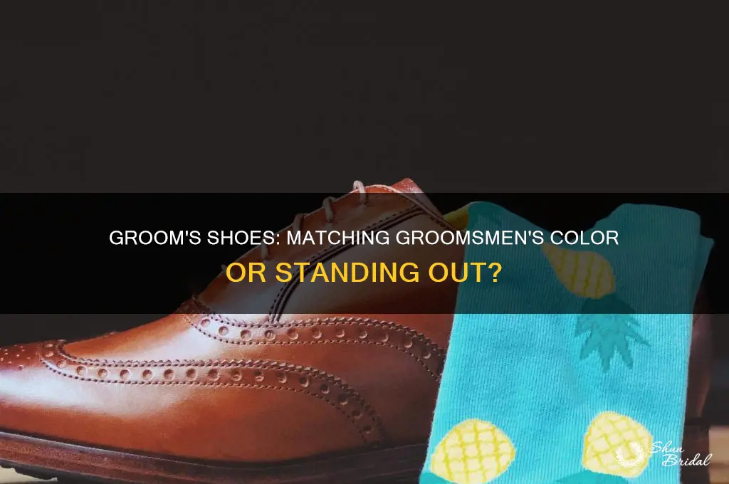 should groom wear same color shoes as groomsmen