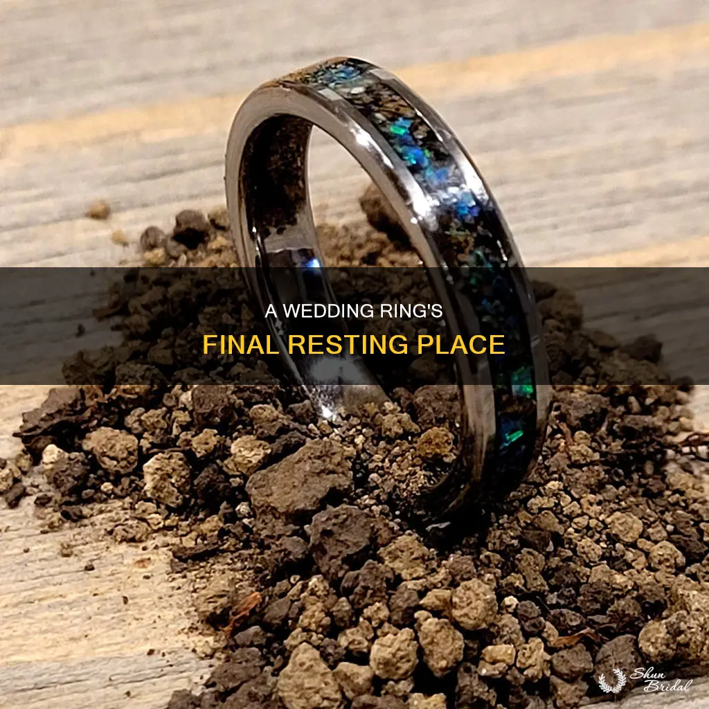 should I bury my mom with her wedding ring on
