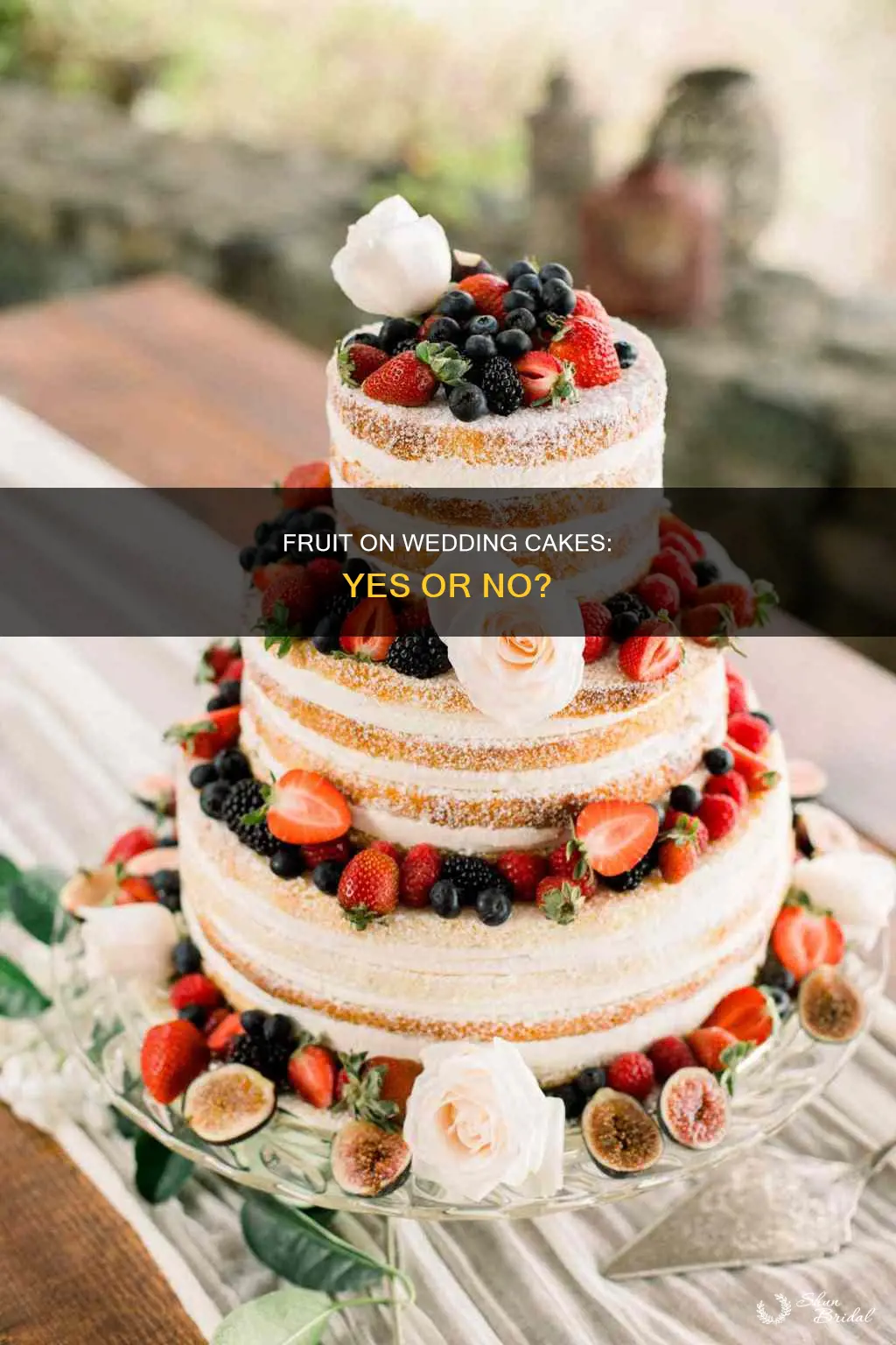 should I leave fruit on wedding cake